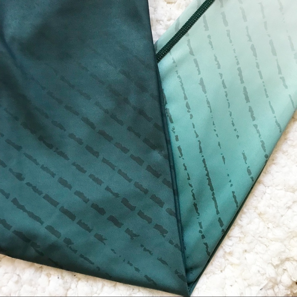 AR-33 AOP Gradual Green Ombre Leggings Sz Med - Picture 6 of 9